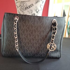 Michael Kors Black Tote/Purse with Shoulder Straps